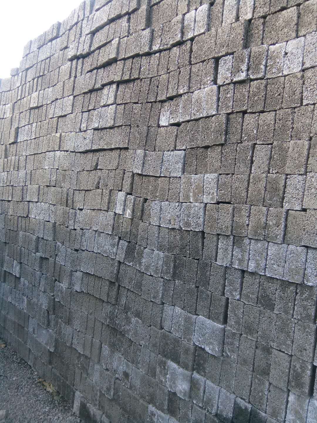 蓬萊市紫荊山照霞新型建材磚塊——綠色環(huán)保的建筑材料新選擇